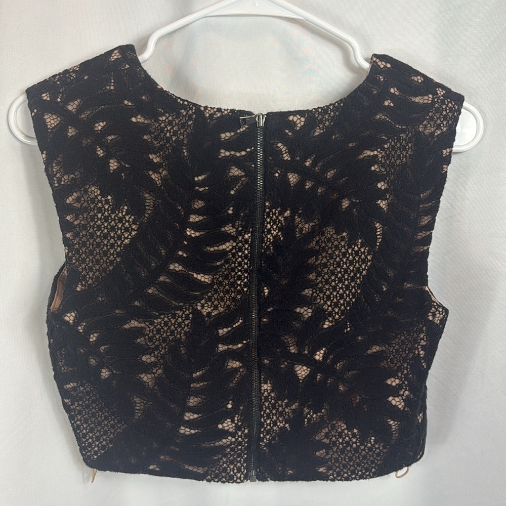 BCBGMaxAzria Black and Tan Lace Crop Top - Picture 2 of 5